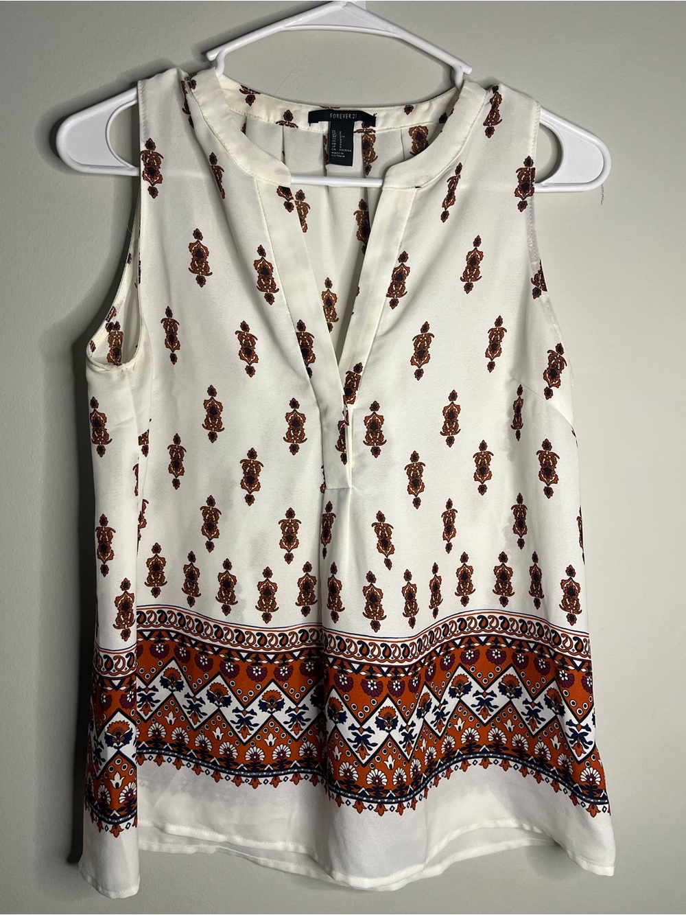 Forever 21 White Sleeveless Camisole with Rust & Navy Border Print